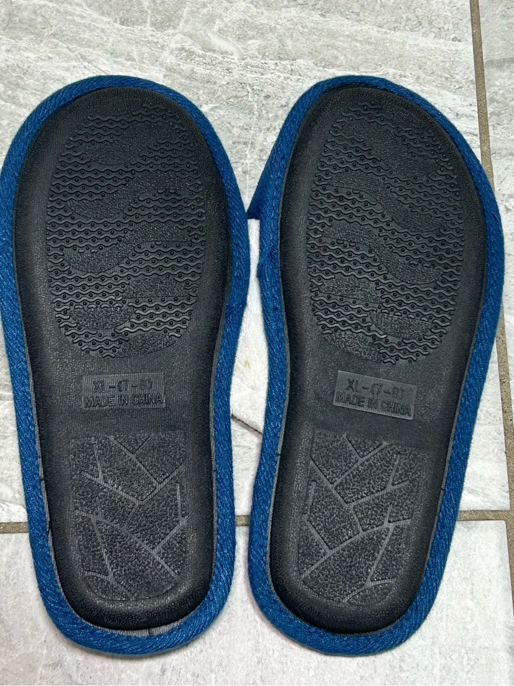 Los Angeles Rams NFL Youth XL 7-8 Plush Slippers NWT